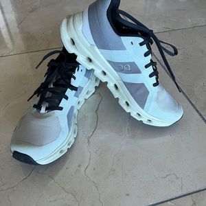 ON Cloudrunner women’s size 8 shoes